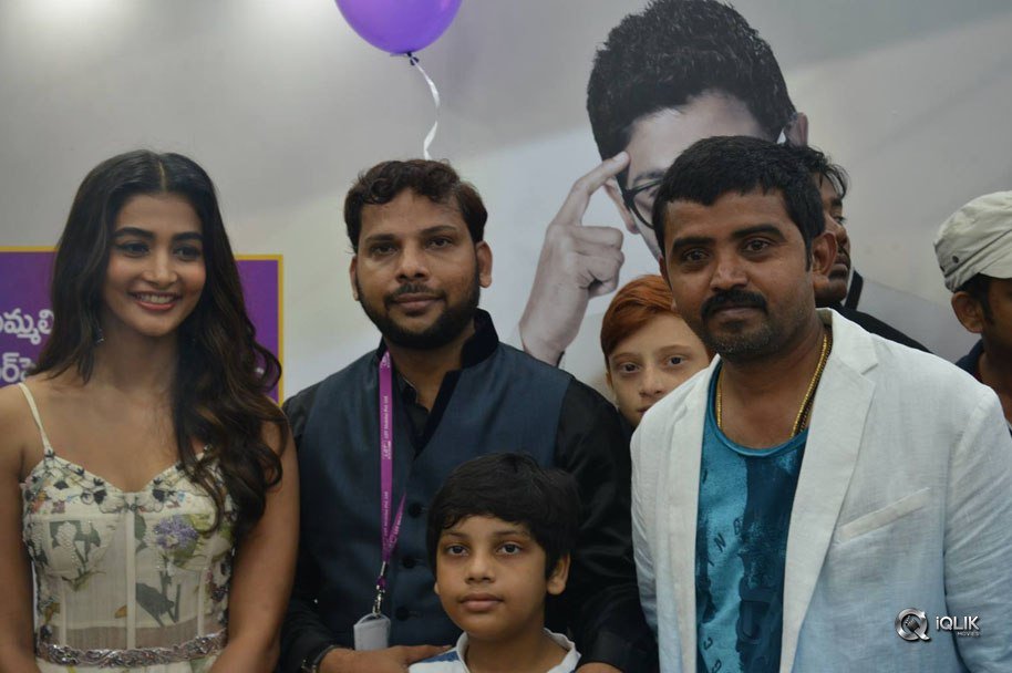 Actress-Pooja-Hegde-Launches-Lot-Mobile-Store-At-Vijayawada
